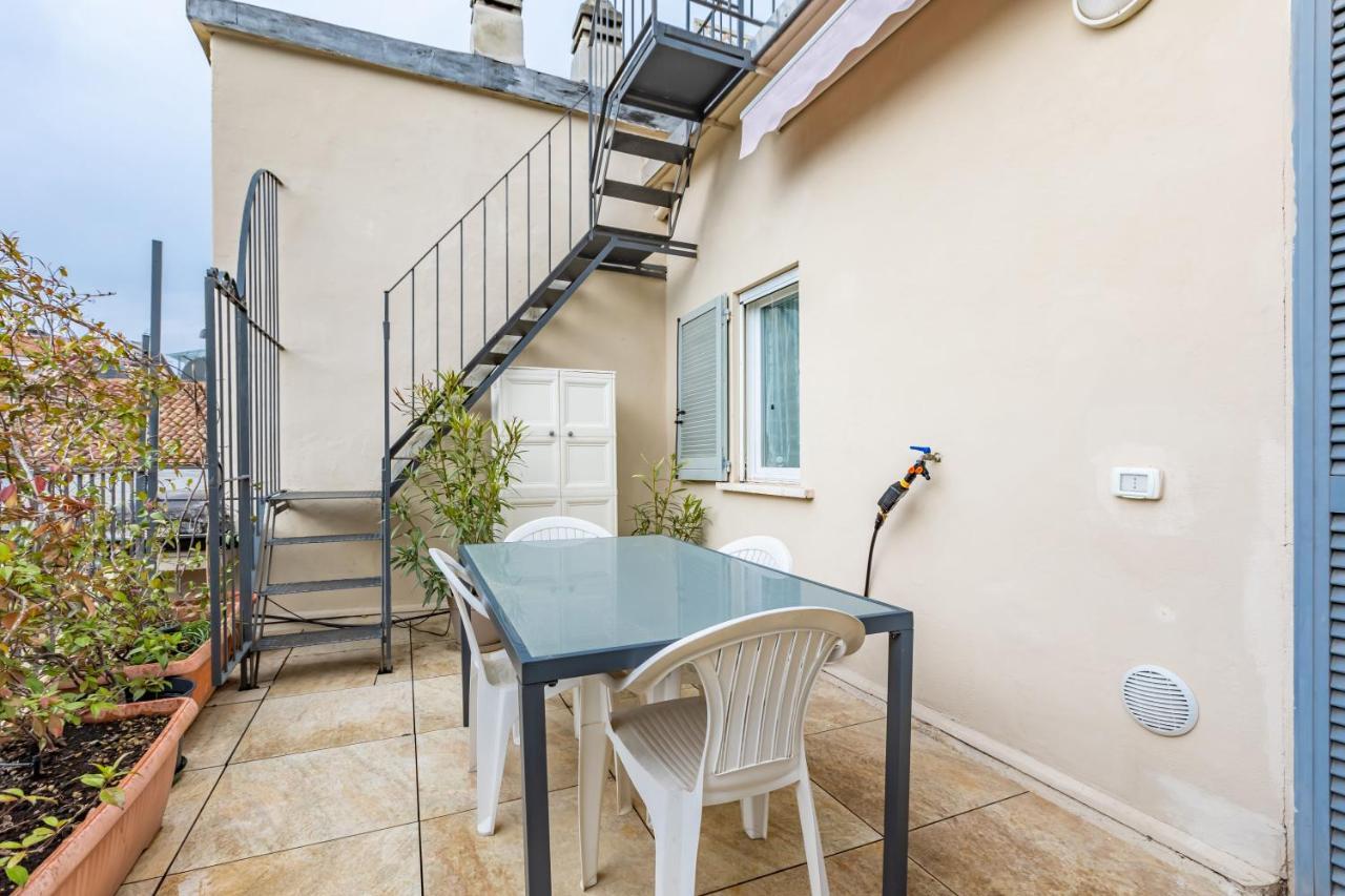 The Roof Apartment - Citycenter - By Host4U Pavia Exterior photo