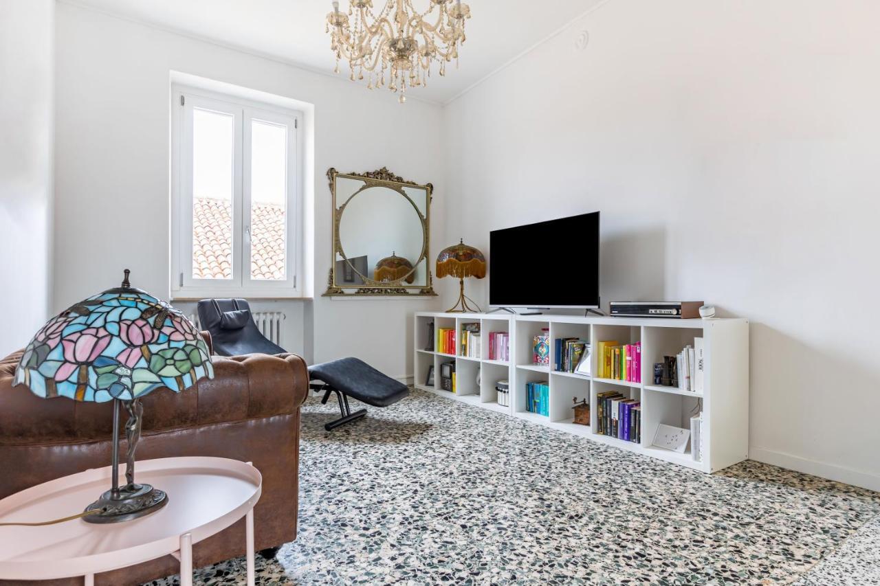 The Roof Apartment - Citycenter - By Host4U Pavia Exterior photo